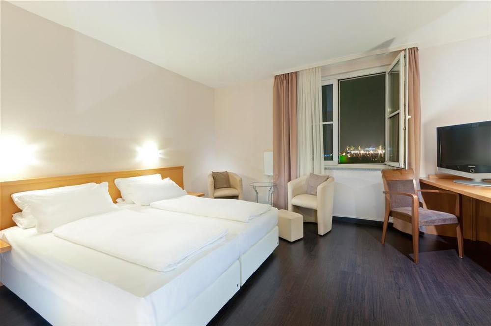 Courtyard By Marriott Dortmund Hotel Room photo